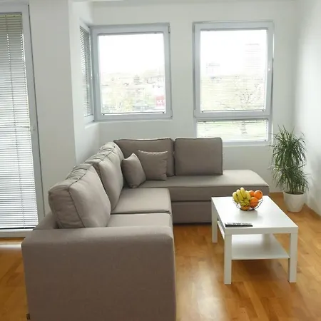 Aura Apartments-modern,familyheaven,bus Station شقة