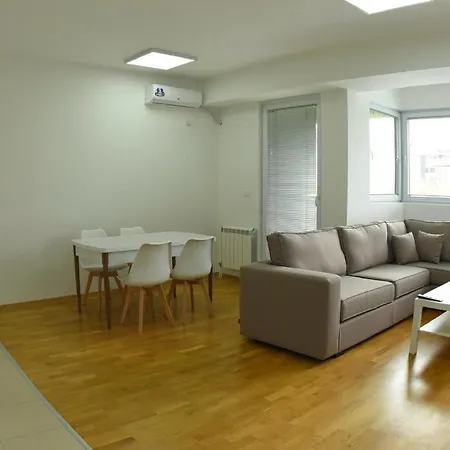 Aura Apartments-modern,familyheaven,bus Station سكوبجي