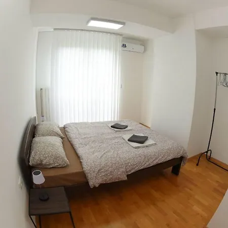 Aura Apartments-modern,familyheaven,bus Station شقة سكوبجي
